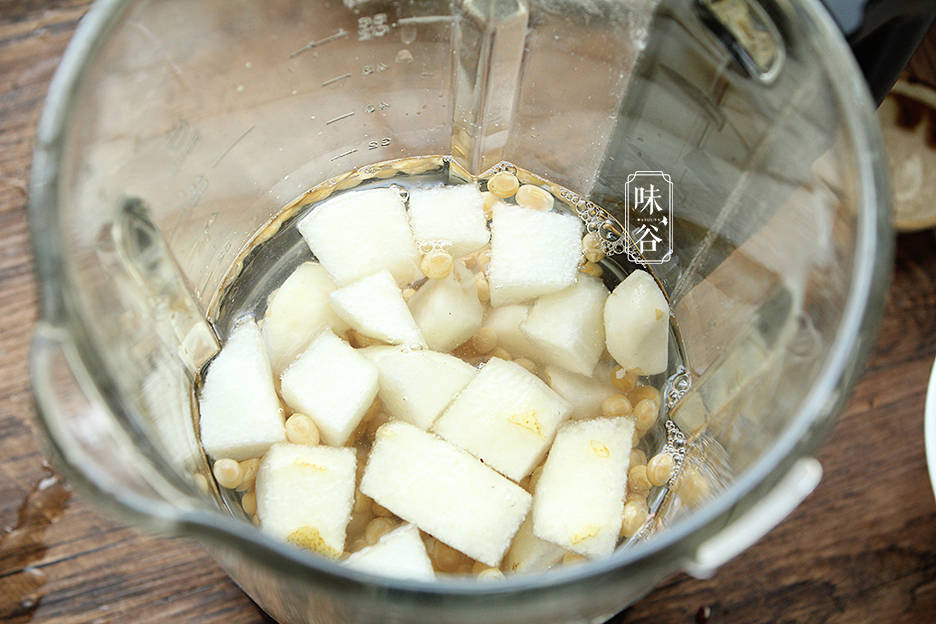 天太热，多给家人喝这豆浆，比喝牛奶好，清热去暑气，嗓子不难受