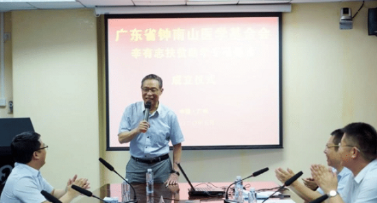 辛巴再次做公益，为钟南山医学基金捐款600万，