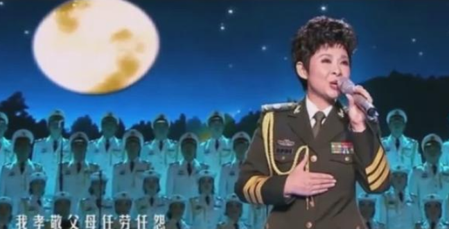 13次上春晚，当红时被封杀，“消失”18年的董文