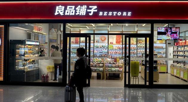 中国零食大王杨红春：弃30万年薪，卖房开小店，一年卖78亿零食