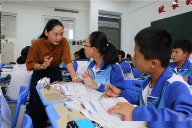孩子作业没写完，该“熬夜写”还是“早起补”？学霸做法值得借鉴