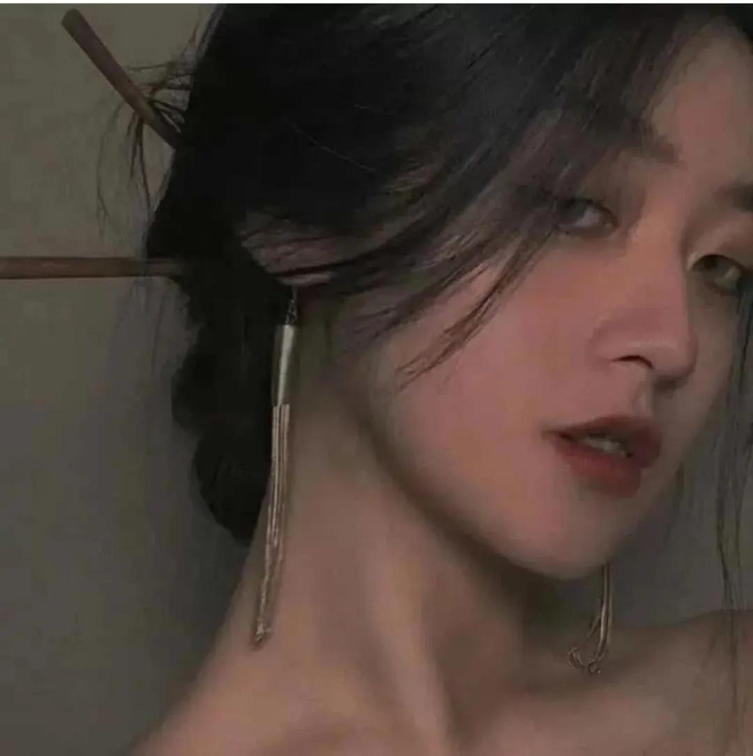 女生超霸气的句子 简短 很酷很拽的文案短句