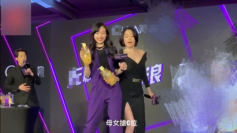 小S与大女儿合体出席活动，许曦文比妈妈高半个头，搞笑抢C位