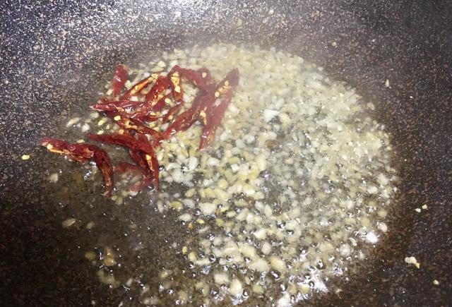 家里再穷也要偶尔给孩子吃这菜，营养好，强壮