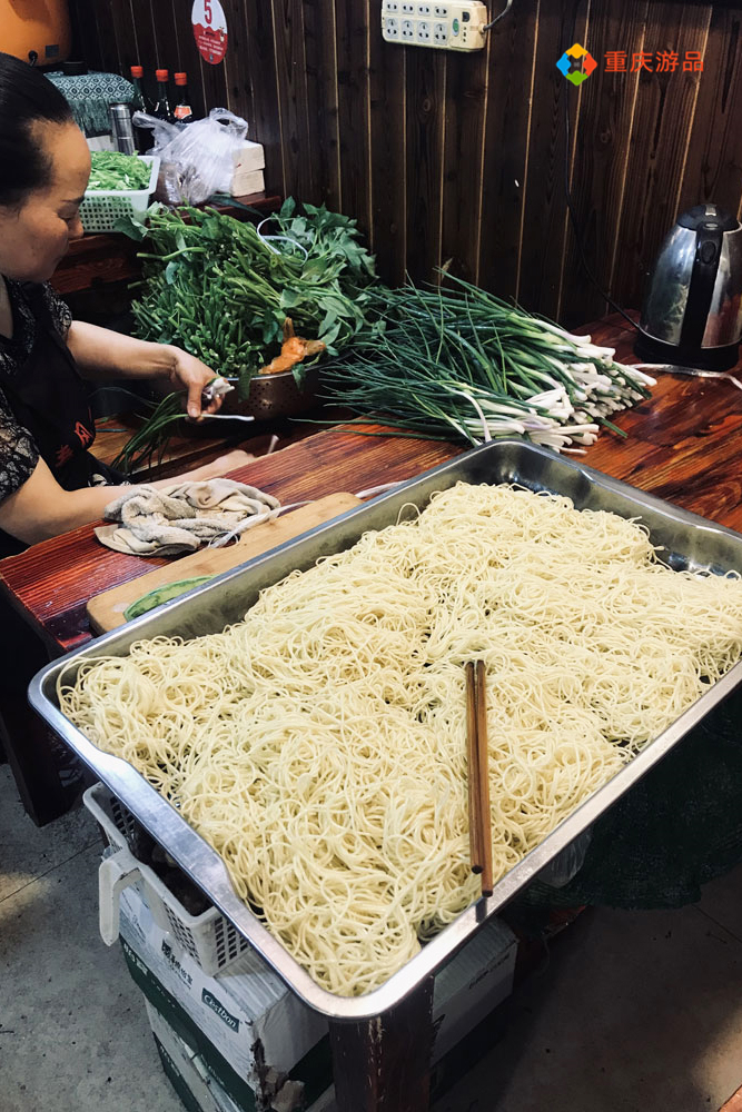 重庆小面为什么是早餐首选？在偏僻的巷子里，吃一碗就能明白