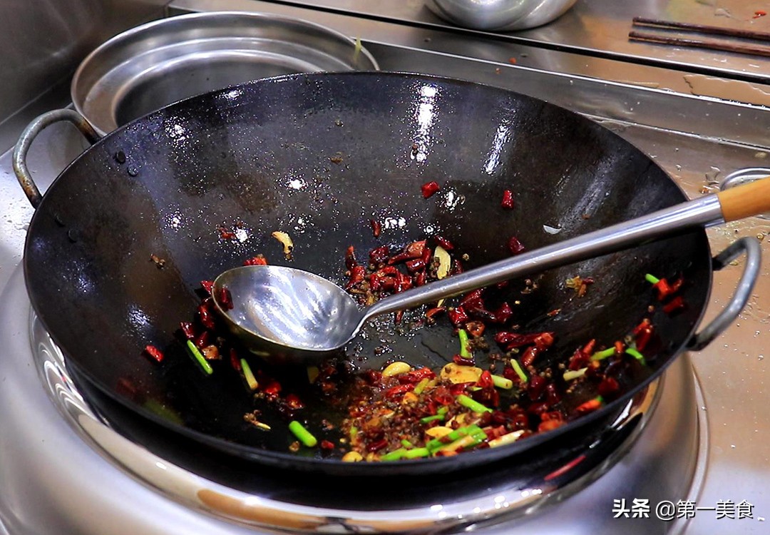 图片[7]-这才是干锅鱼的正确做法 厨师长分享做法 咸香入味 越吃越上瘾-起舞食谱网