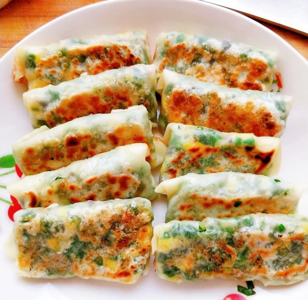 好吃易做的韭菜鸡蛋包，皮薄馅多，外焦里嫩，大家赶快收藏吧