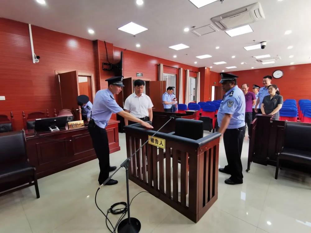 自治区高院法警总队到鹿寨法院检查“六专四室”建设工作