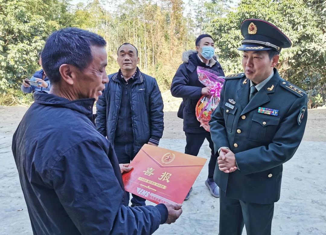 登门报喜！恩平“兵哥哥”荣立三等功