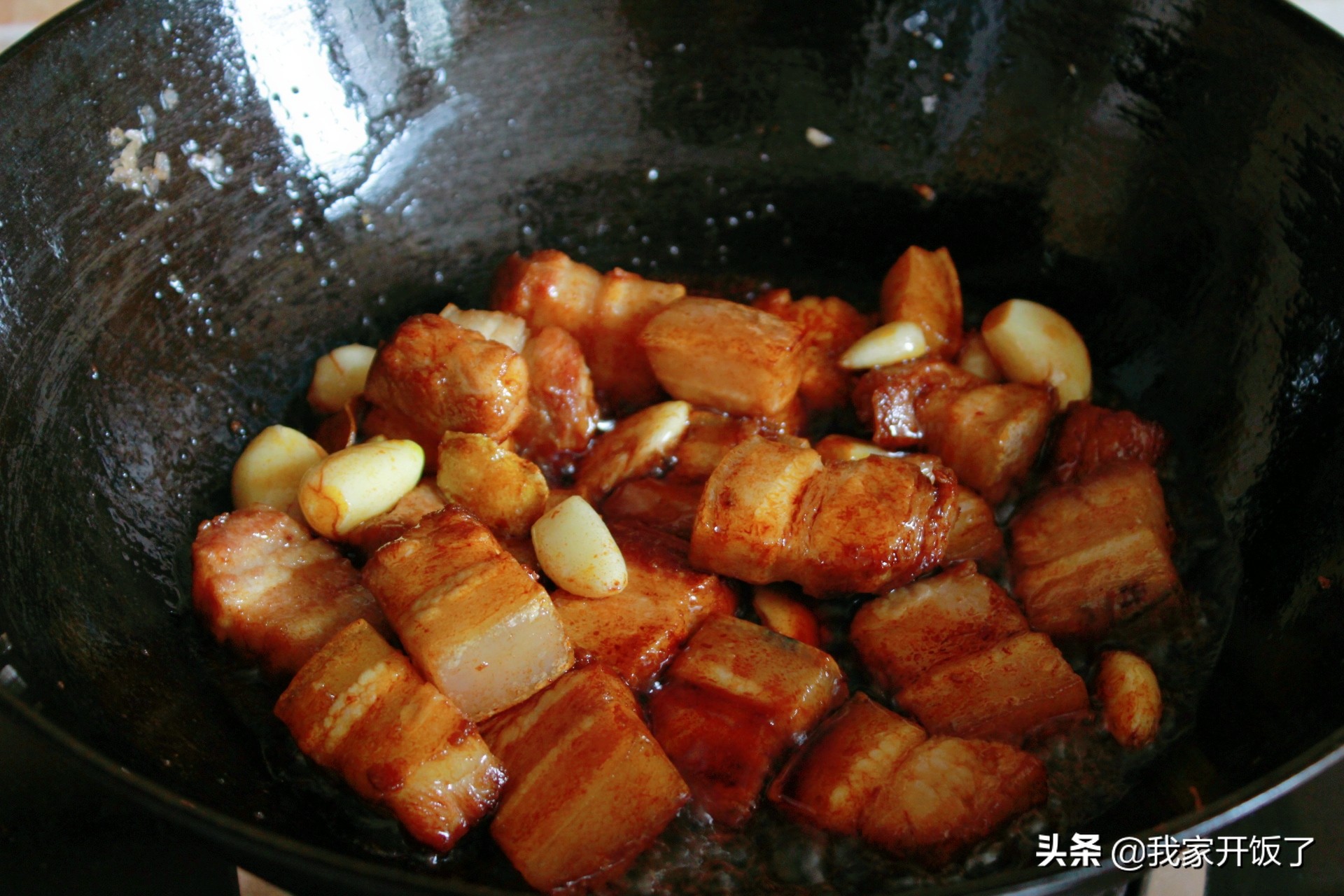 每到周末，老公点名要吃豆角红烧肉，肥而不腻又软糯，连扒3碗饭