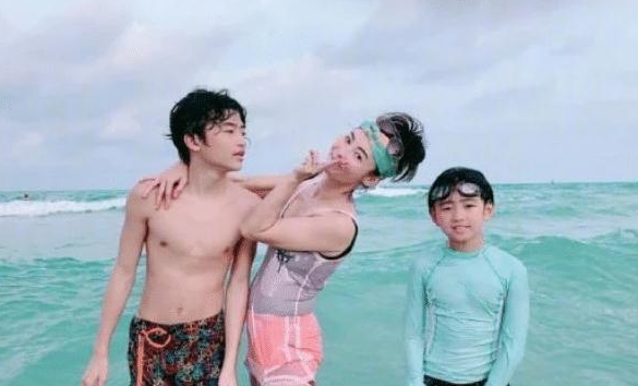 有种“羡慕”叫张柏芝的基因，小儿子颜值超过