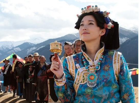 36岁金莎微博公开示爱？“恨嫁”的心如出一辙，