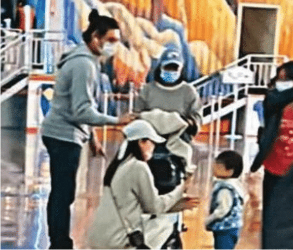 吴奇隆夫妻合体带娃，面容沧桑显老，网友：这