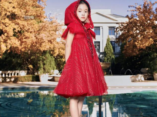 梅婷7岁女儿拍摄大片，名字曾慕梅被指撒狗粮，黑眼圈也随妈妈？