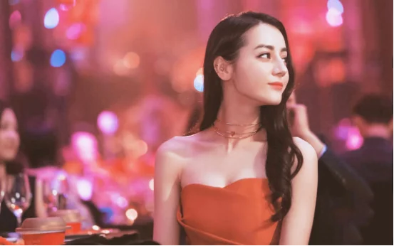 网友脑洞不小：热巴的鼻、赵丽颖的嘴、鞠婧祎的眼，纠合起来是她