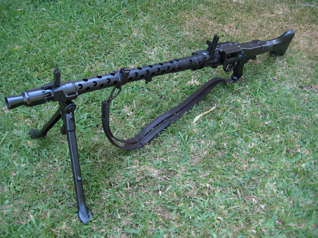 “黑科技”MG34机枪，改变步兵的作战方式，颠覆传统的重机枪