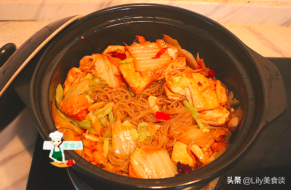 白菜燉豆腐時，先燉豆腐還是先炒白菜？ 都不對，大廚教你正確做法