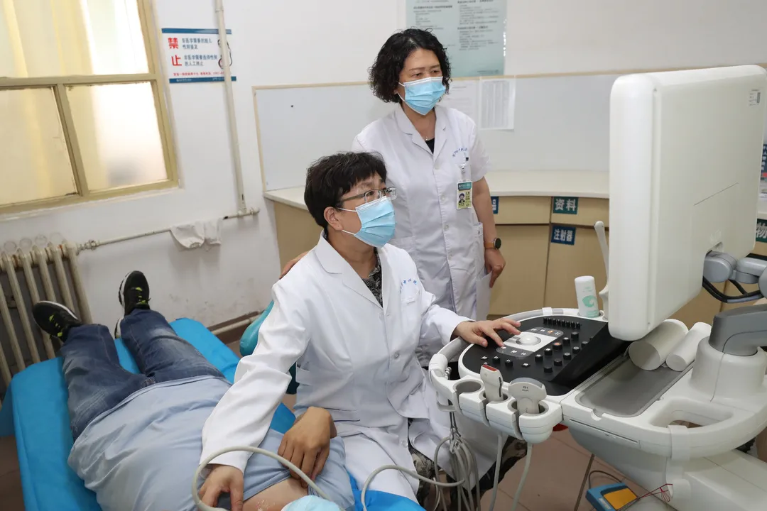 北大人民医院专家团队在临汾市中心医院进行科研指导