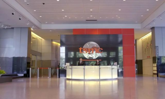 5nm光刻机来之不易，ASML耗时20年，华为芯片困局