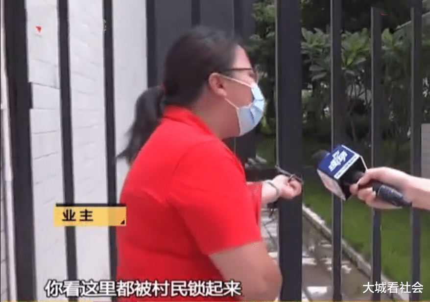 开发商没有兑现承诺，小区大门遭村民围堵，业