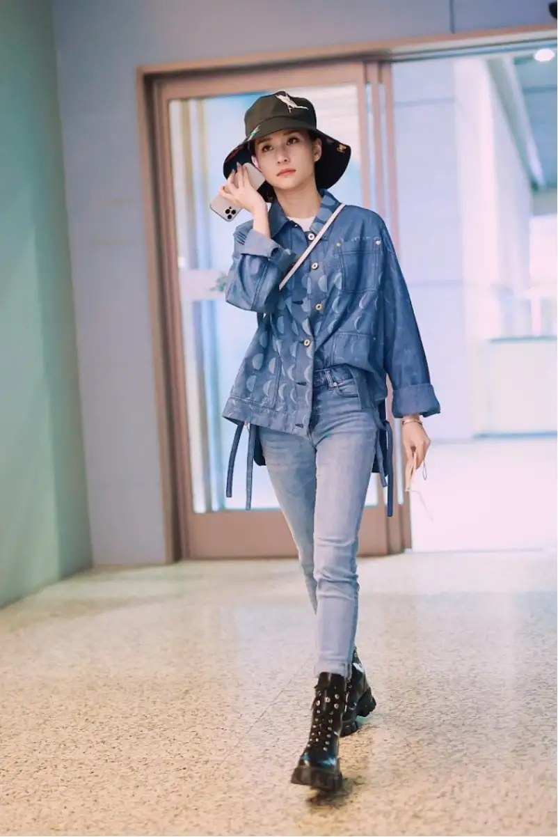 林志玲身材太好了吧，这么紧的裤子都穿出皱褶，大长腿好迷人