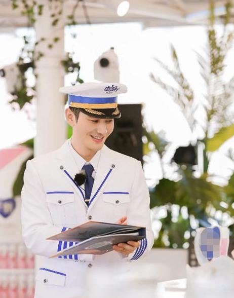 《中餐厅4》赵丽颖34度穿秋装，流汗脱妆显眼袋，林大厨被张亮怼