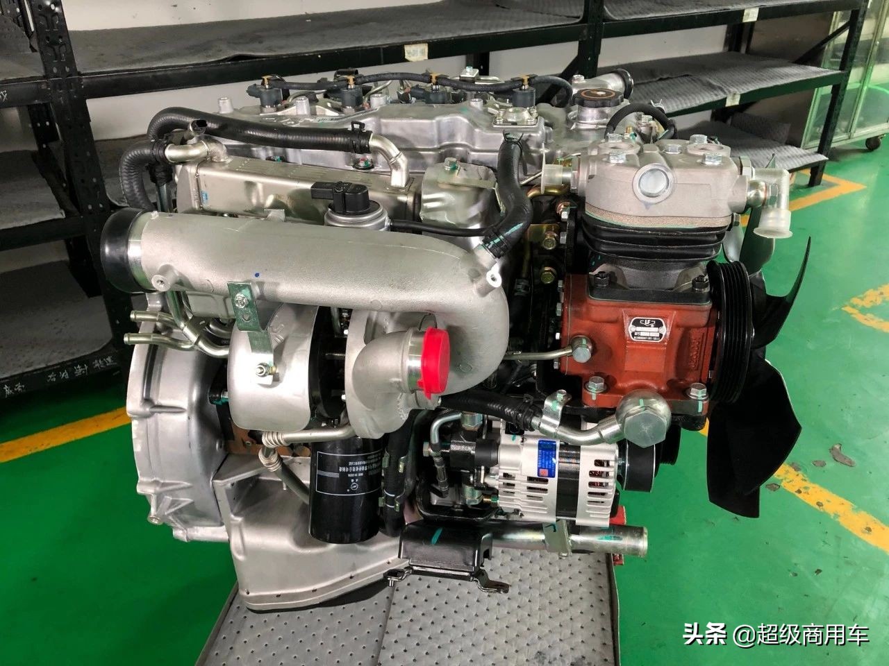 这款江铃顺达同样搭载了腾豹4d30发动机,作为493发动机的继任者,不仅