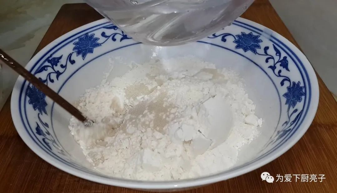 早餐别炸油条了，筷子搅一搅，做出特色小零食，保证全家人都爱吃