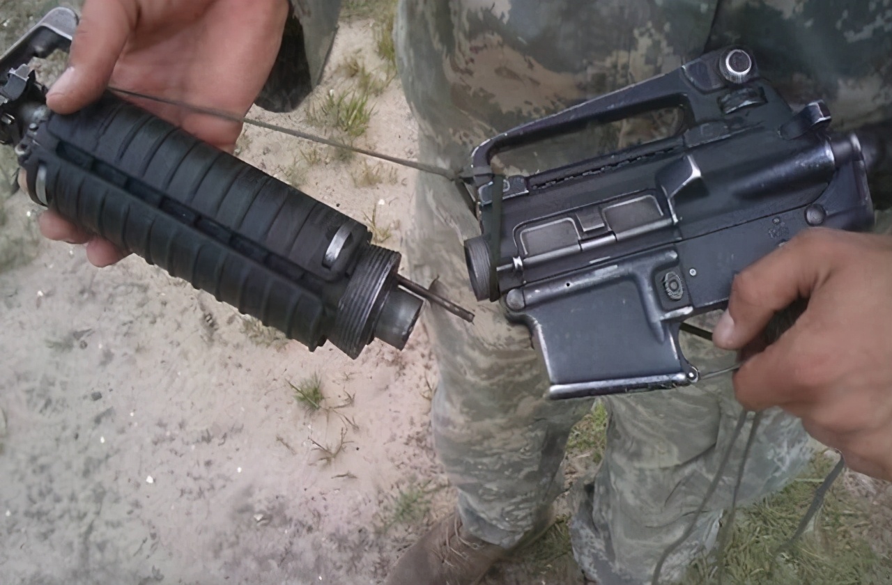 武器装备炸膛的真实写照，步枪枪管开花，炮管