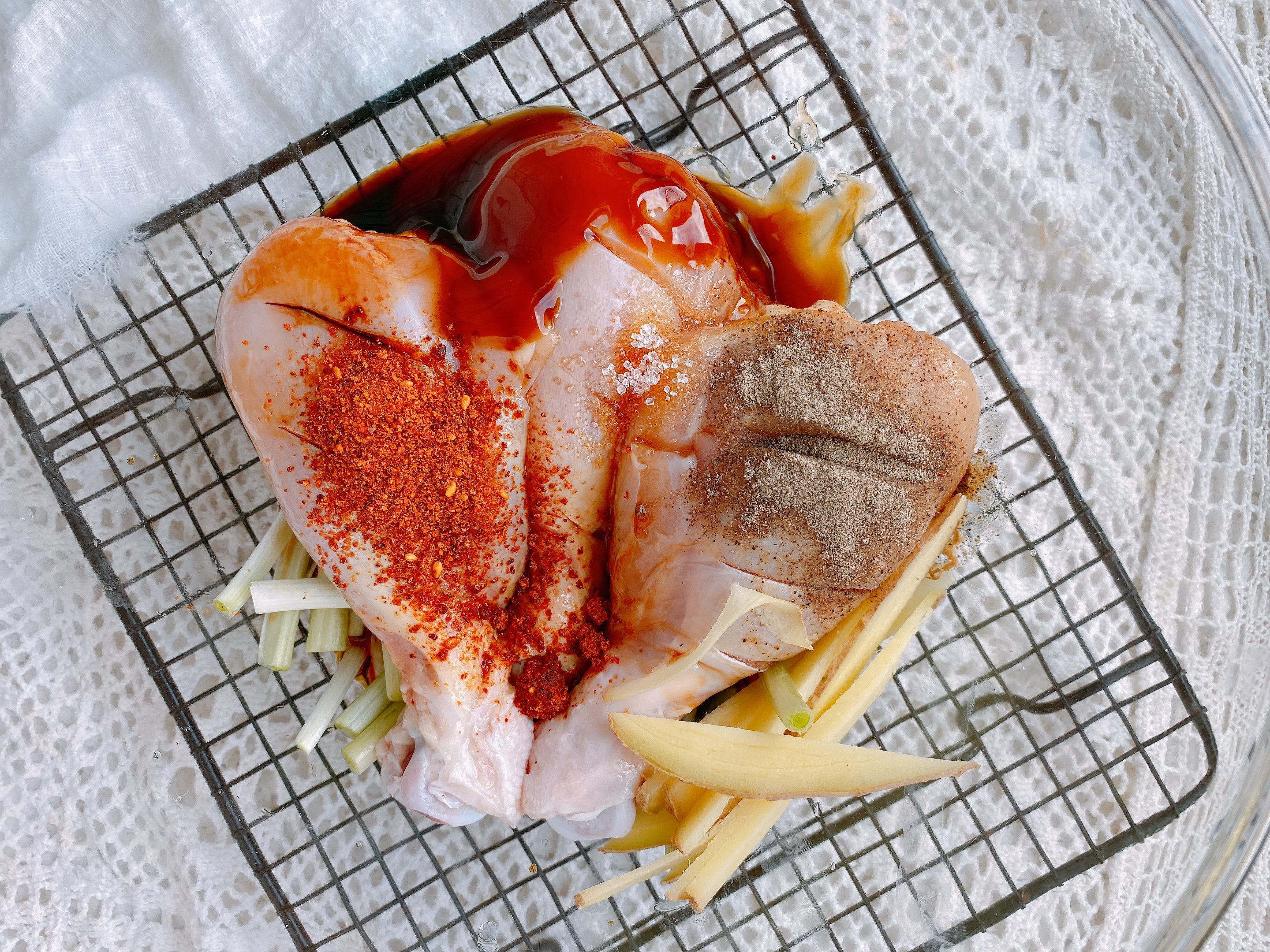 无水无油的蒸鸡腿，掌握1个秘诀，低脂低热量，鲜嫩多汁超好吃