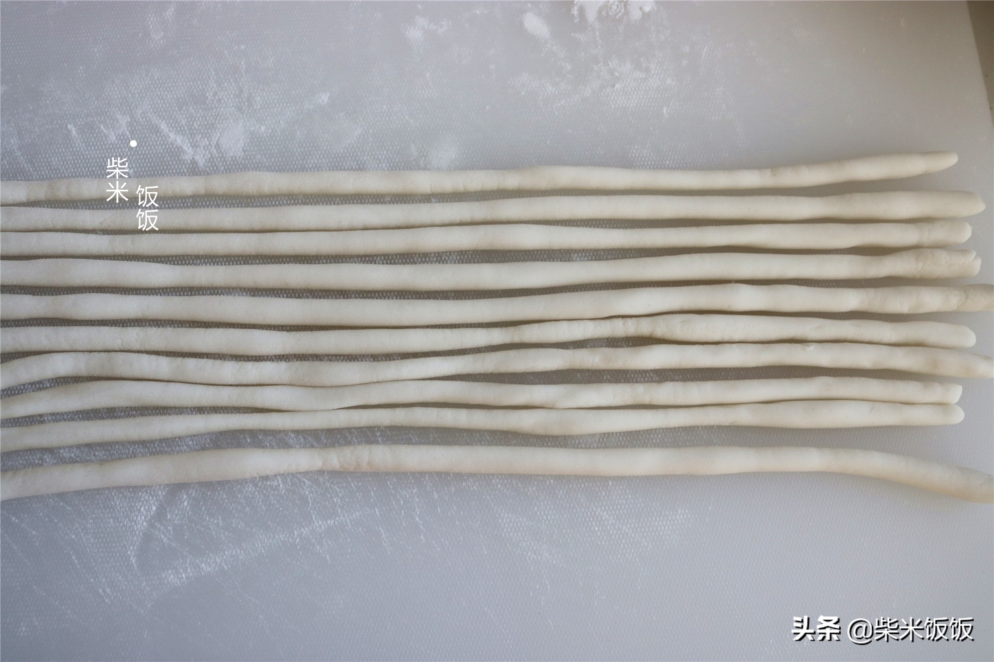 一碗糯米粉，一碗糖水，做80后小时候的零食，香甜酥脆真好吃