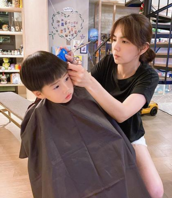 Ella切除5cm脂肪瘤術後報平安，老公賴斯翔透露手術過程