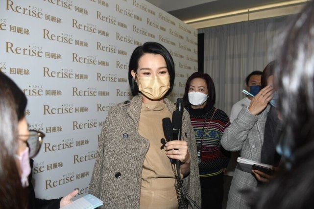 胡杏儿官宣怀孕后首次挺6月巨肚现身，自曝生完第三胎即封肚