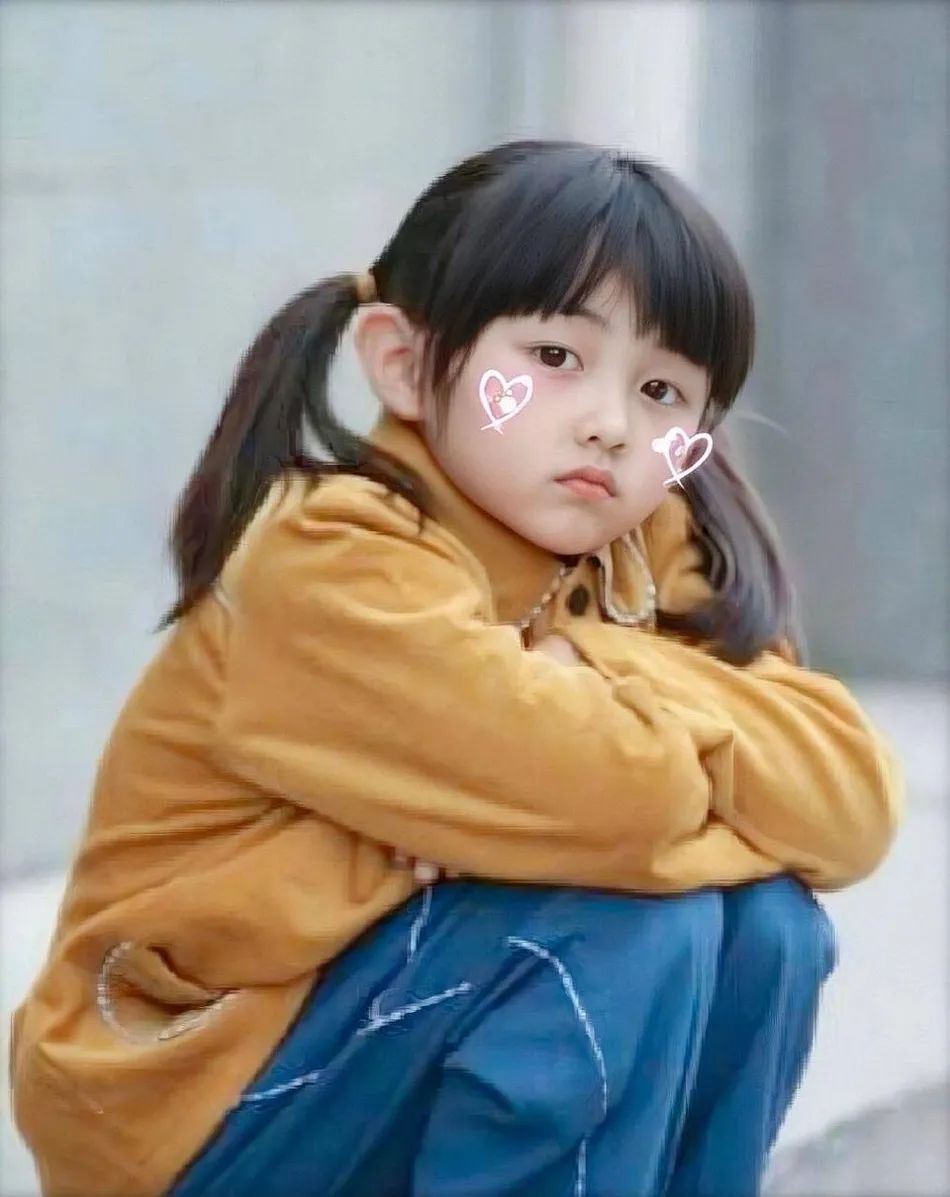 张子枫背后大佬身份曝光，她这15年的成名之路，太不容易了