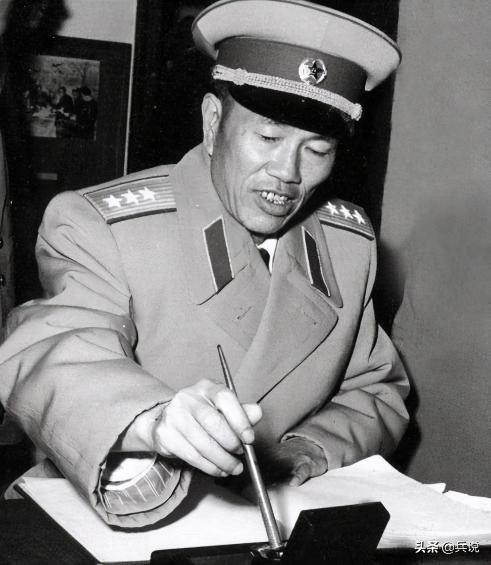 郑维山瞒天过海3500名志愿军携大炮潜伏许世友竖大拇指