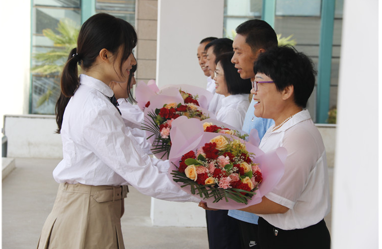 有人提议取消“教师节”，获得老师一致赞同，其中理由发人深思