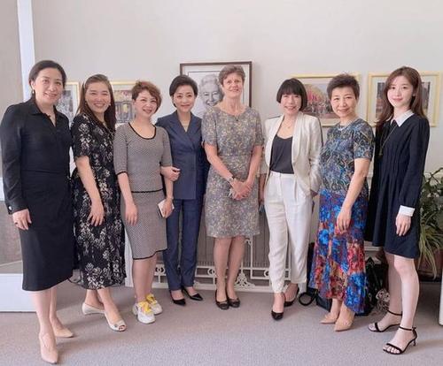 章泽天进入顶尖名媛圈，与第一名媛万宝宝同场