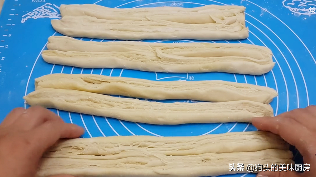 這零食我連吃了三天，一口一個，比麵包還好吃，太香了