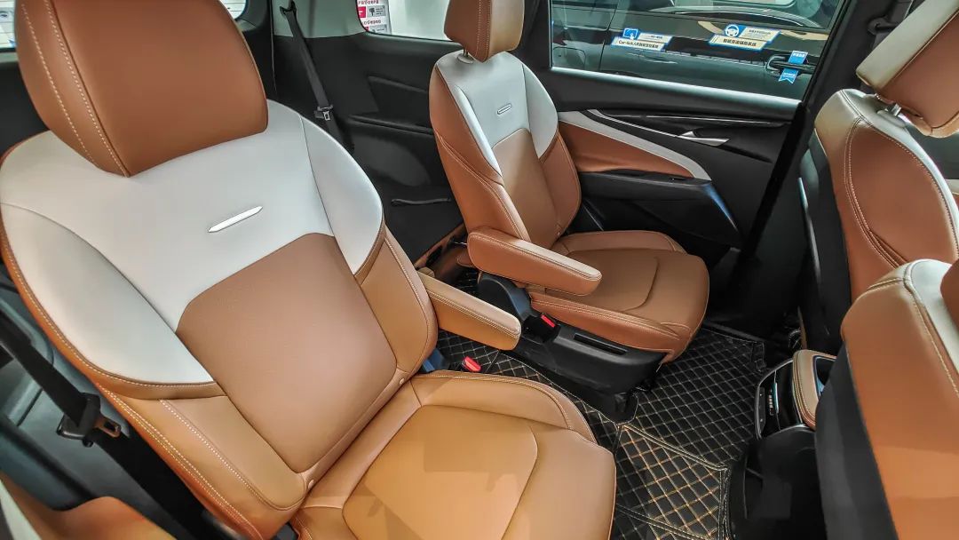 它比传祺M6强多了，堪称家用MPV中的智能担当