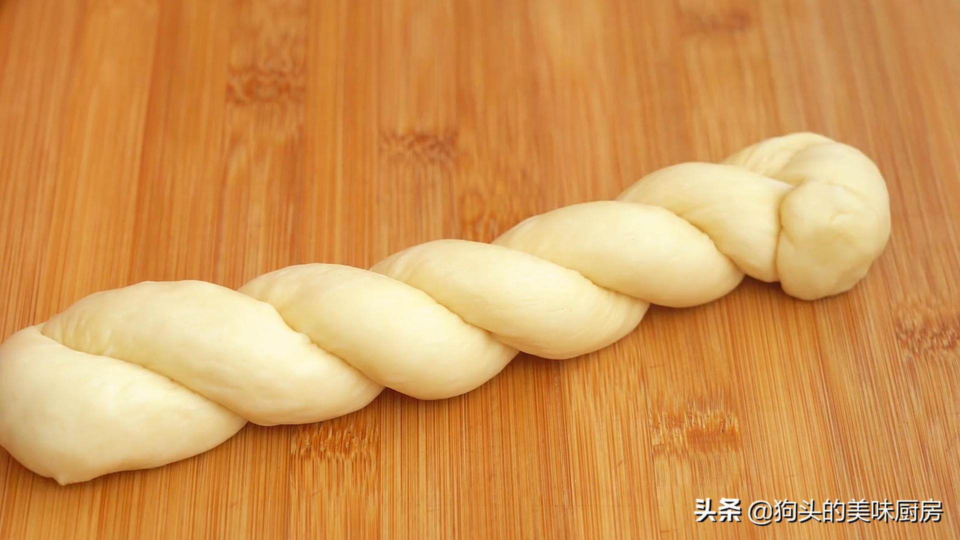 最近酸奶大麻花火了，做法配方告訴你，外酥裡軟，口口爆漿