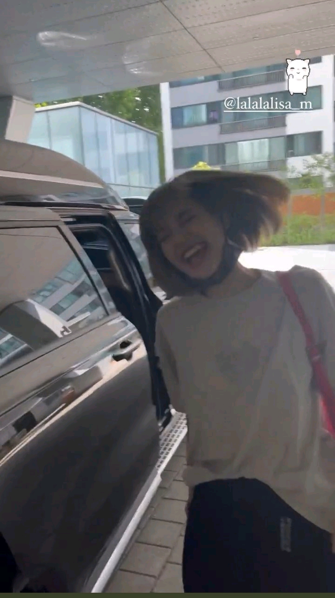 只有LISA做得到？ 出道突破南韓所有女Solo預售銷量，中韓評價好嗎