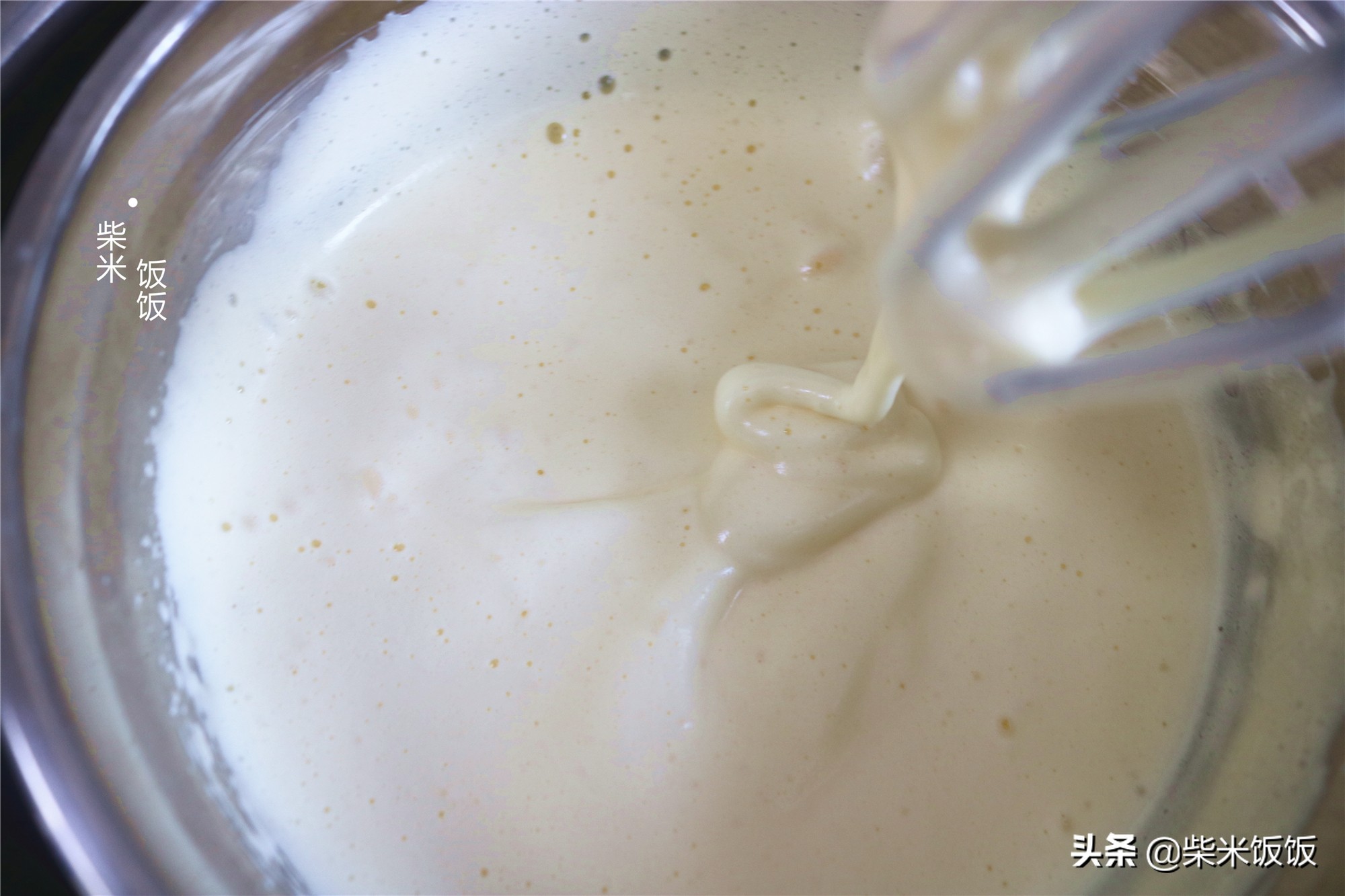 3個雞蛋，90克麵粉，攪一攪做了12個蛋糕，又香又軟太好吃