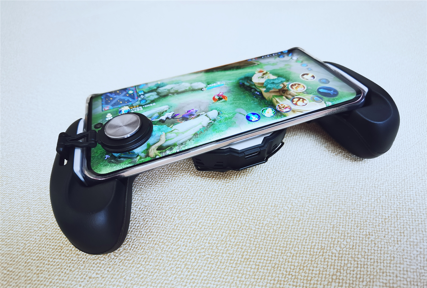 游戏好搭档 盖世小鸡GameSir F8 Pro半导体散热手柄