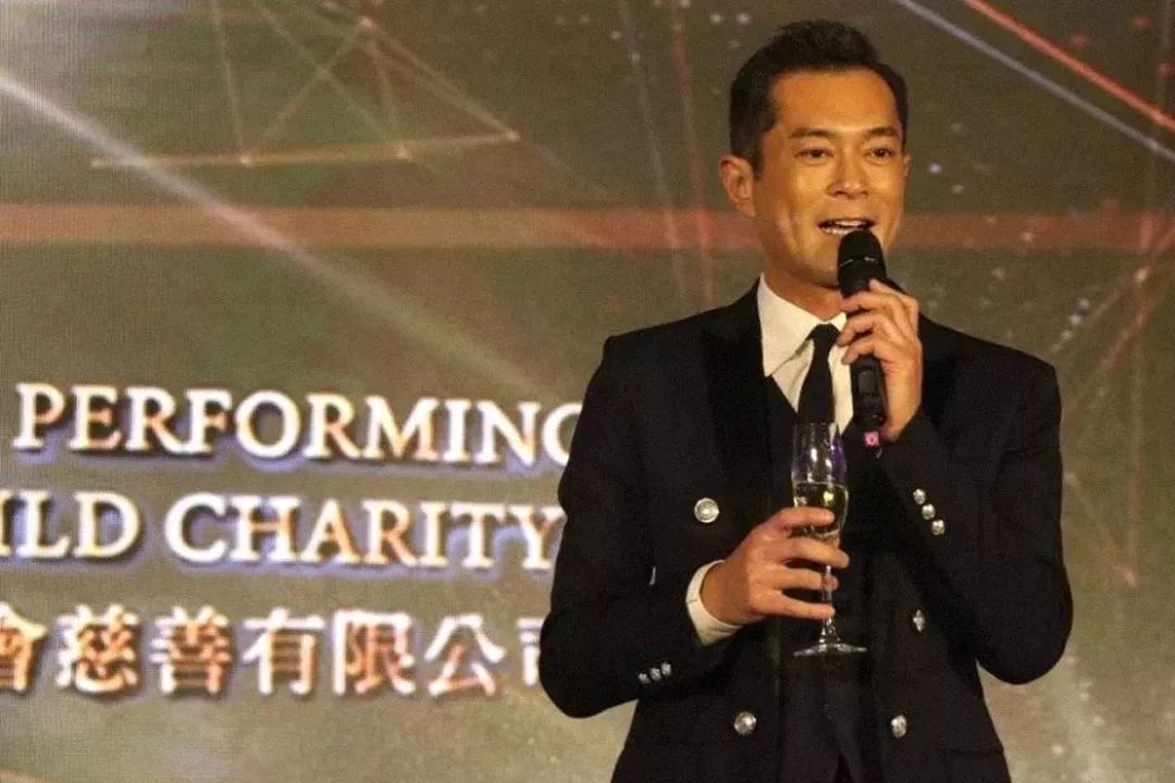 还有谁？同时手握香港金像奖影帝+TVB视帝，至今