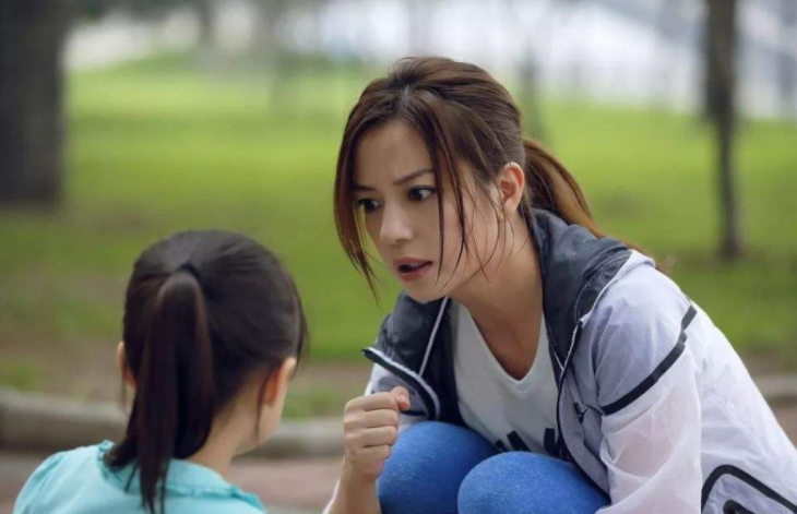 孩子6岁前，如果有这4个“行为”，家长该打就打，长大再改就难了