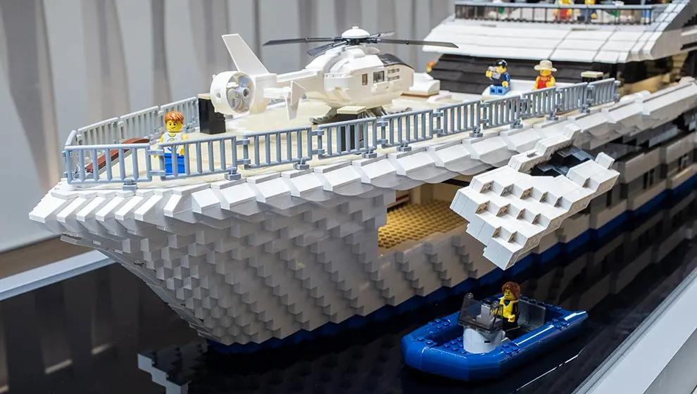 Heesen用乐高来建造“Cosmos号”超级游艇的模型