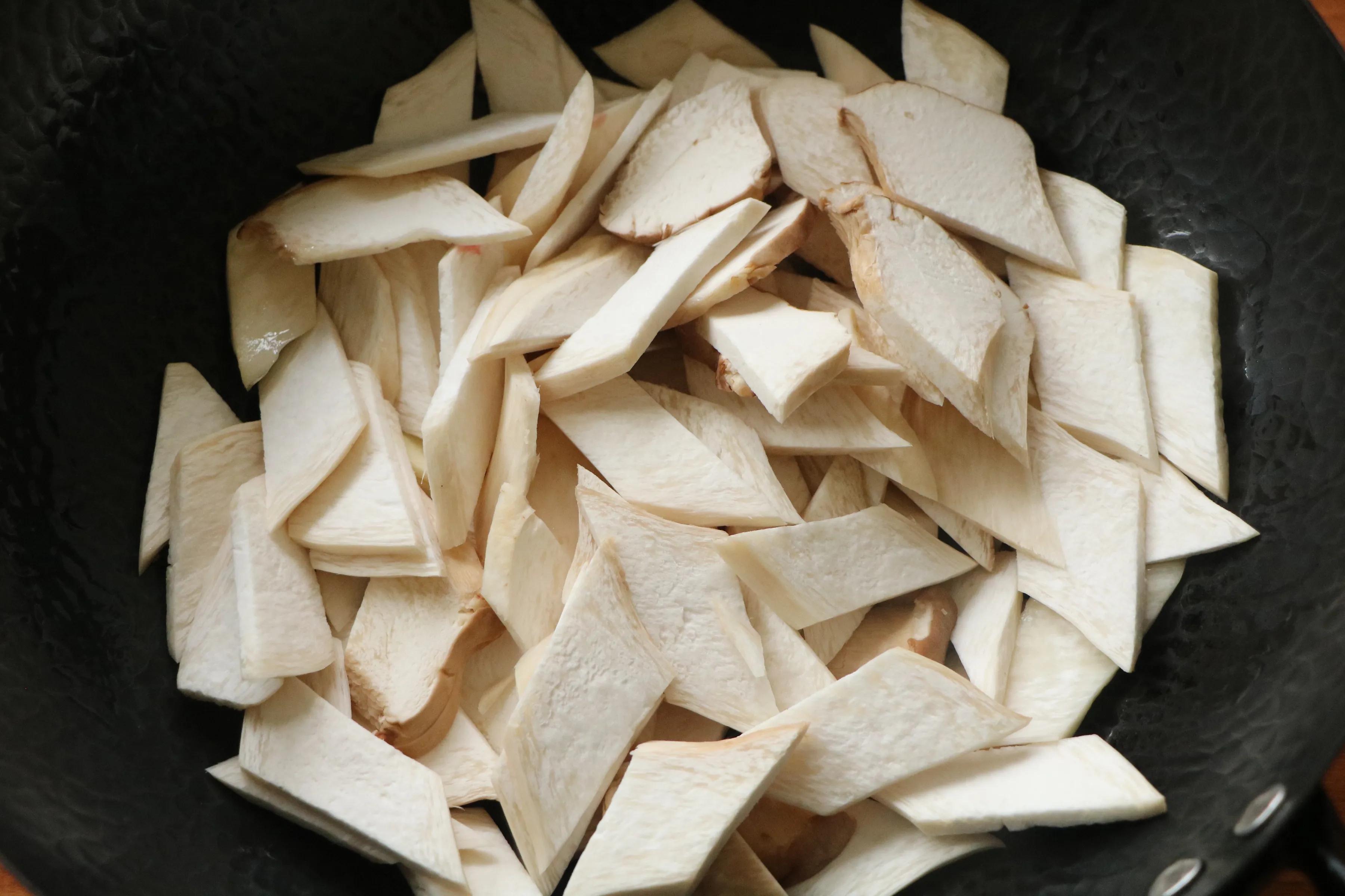 立夏了，這樣的小炒菜要多吃，葷素搭配，營養下飯，孩子超愛吃