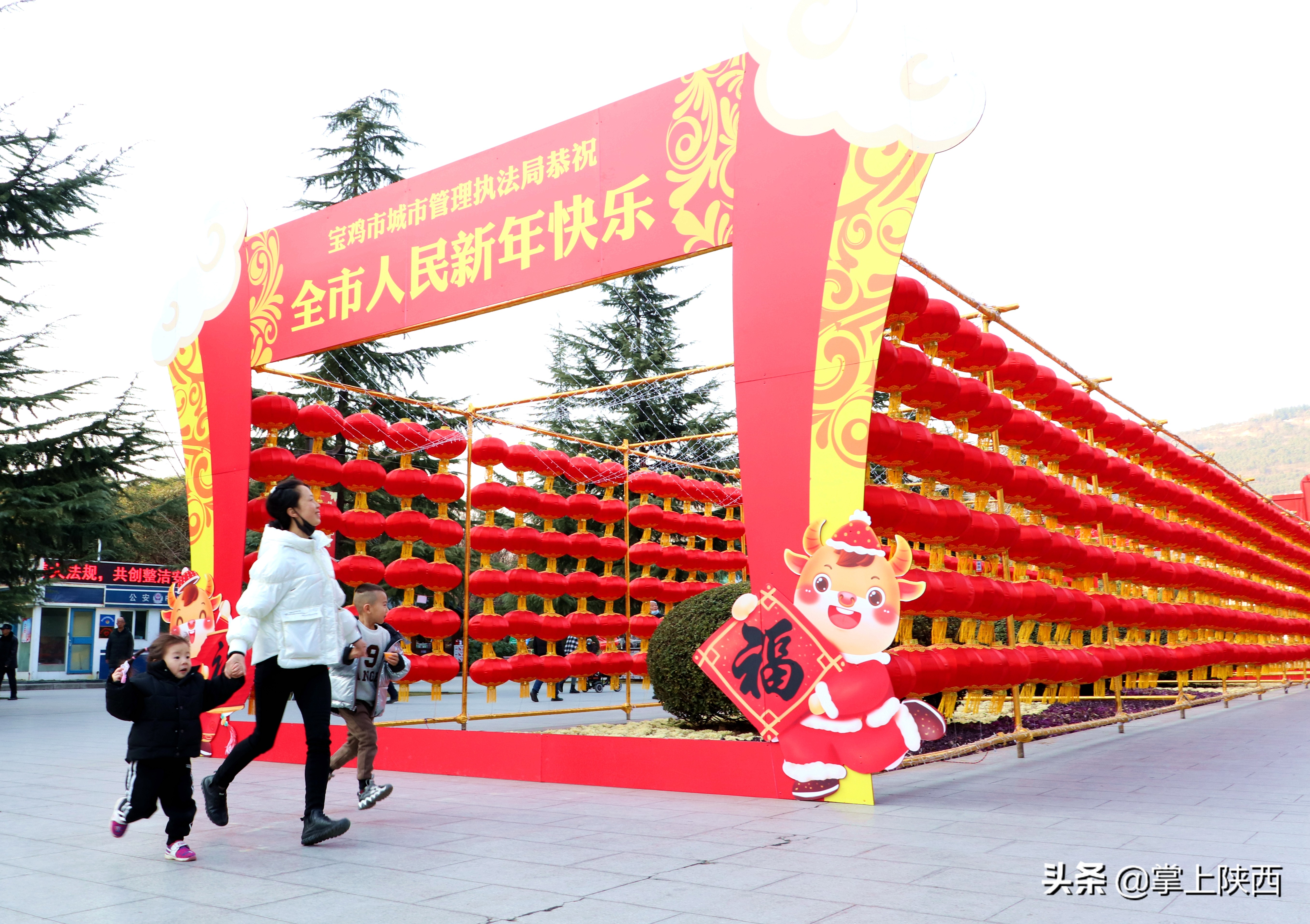 宝鸡街道灯“亮”了
