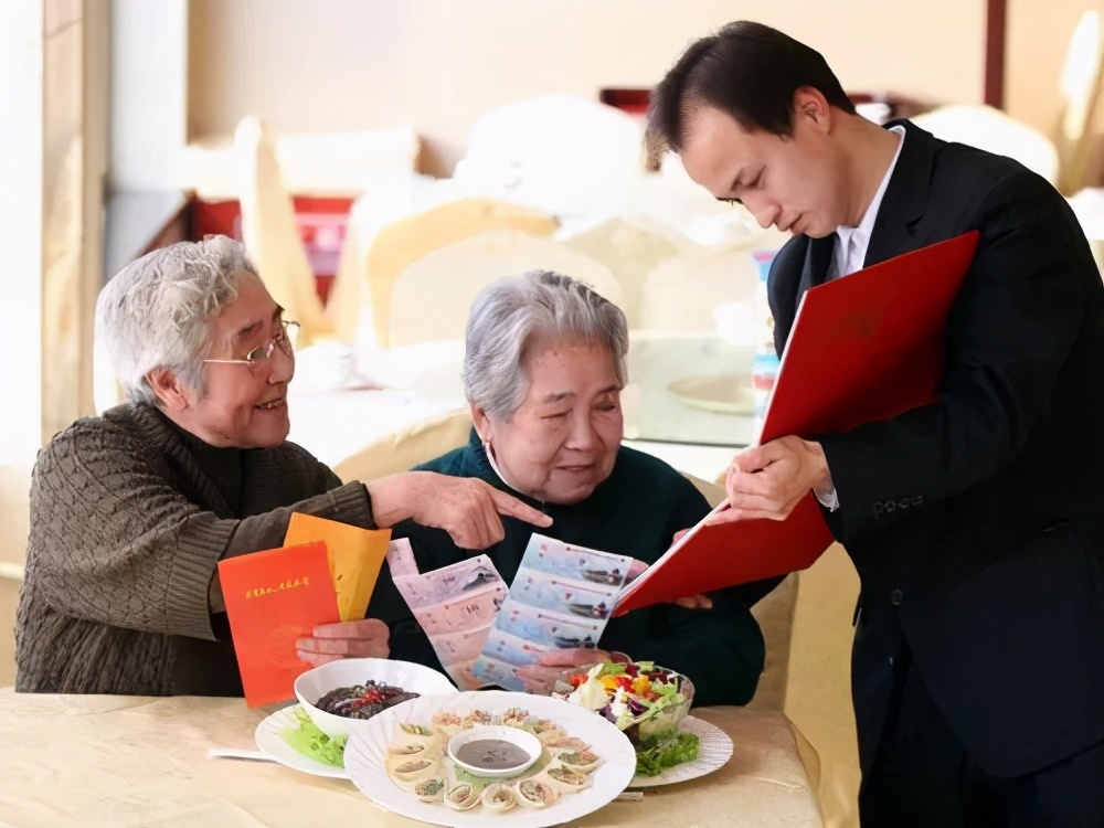 普通餐饮店如何学习海底捞的服务之道？