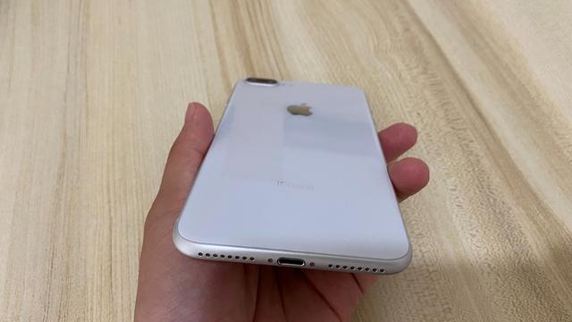 果粉烦恼：iPhone12何时发？男友急需我的苹果8P